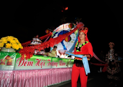 Lung linh lễ hội đường phố ở H&agrave; Giang